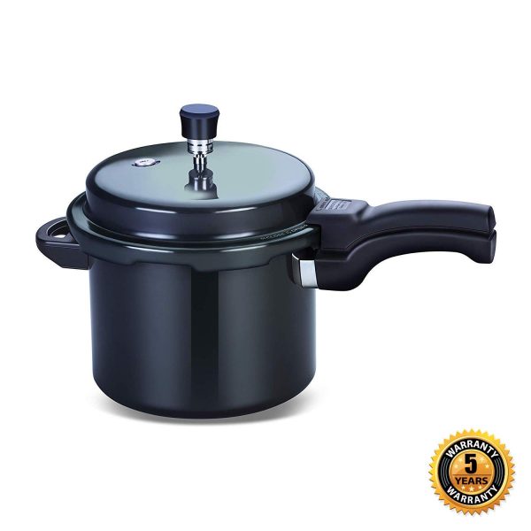 Black anodisez cooker with outer lid.